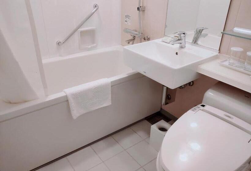 غرفة قياسية, Elsereine Osaka