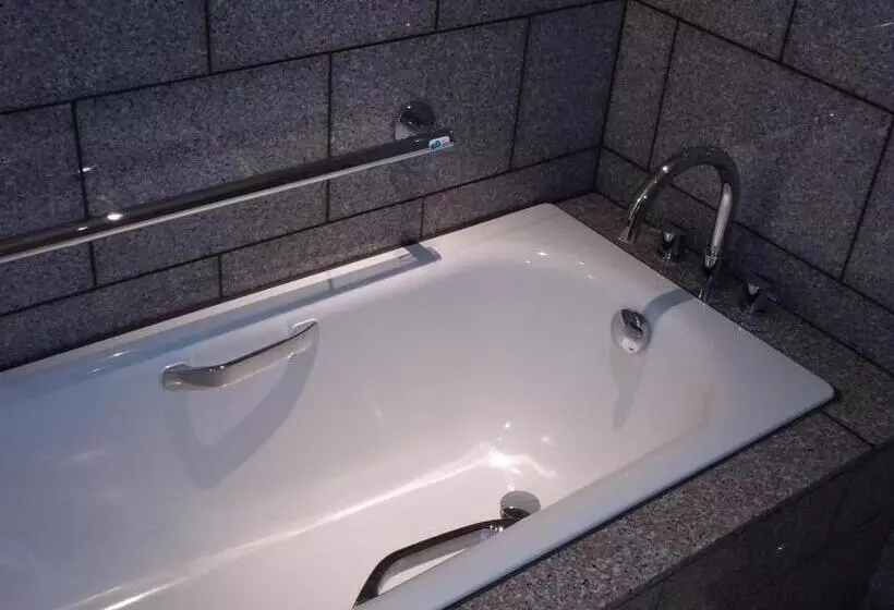 سوئیت رویال, Elsereine Osaka