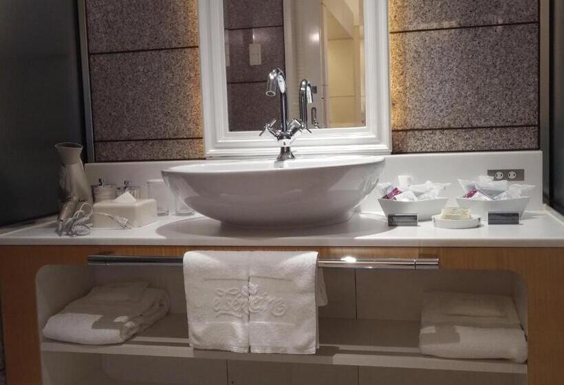 جناح ملكى, Elsereine Osaka