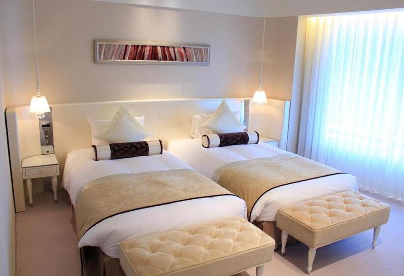 סוויטה מלכותית, Elsereine Osaka