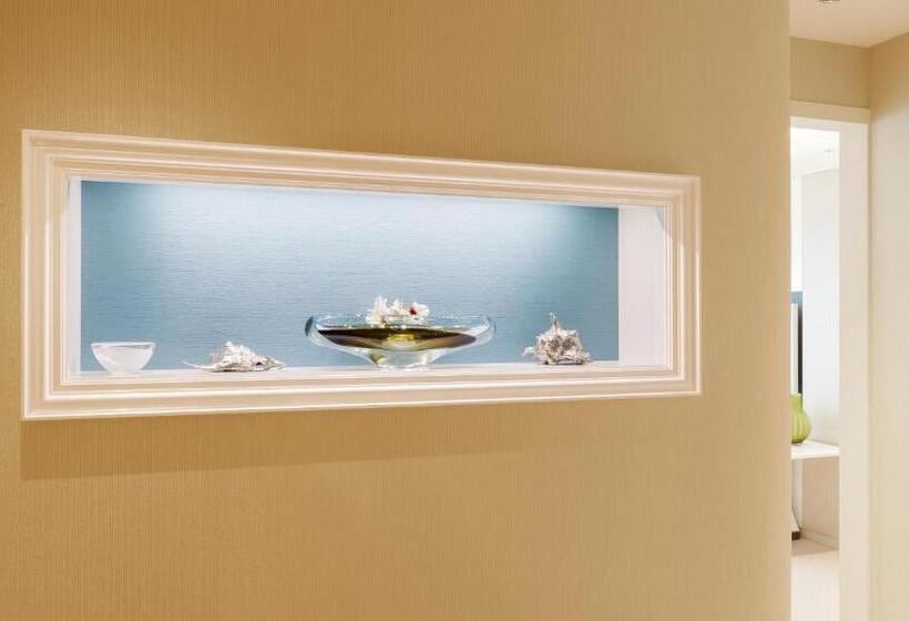 غرفة ديلوكس, Elsereine Osaka