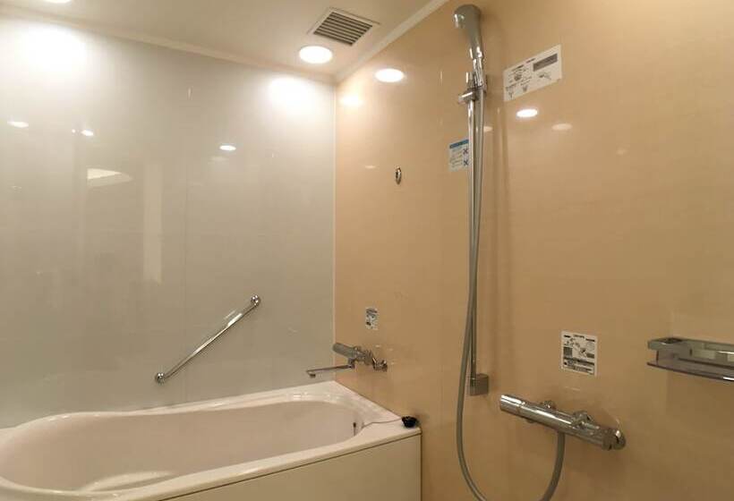 جناح جونيور, Elsereine Osaka