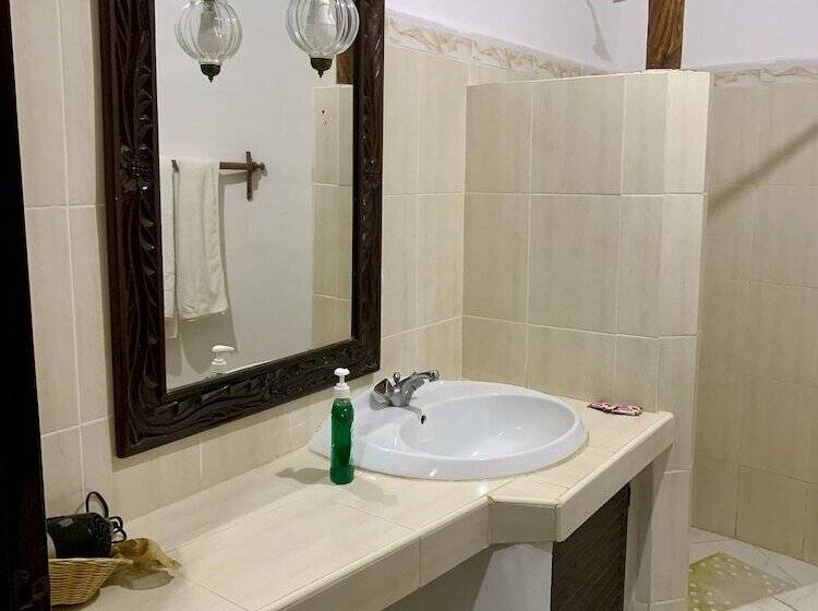 ویلای لوکس 1 خوابه, Kenyan House Malindi