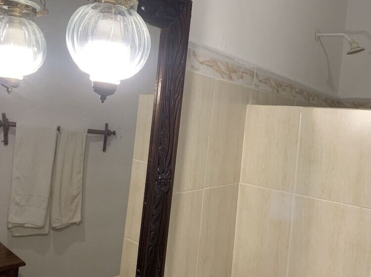 ویلای لوکس 1 خوابه, Kenyan House Malindi