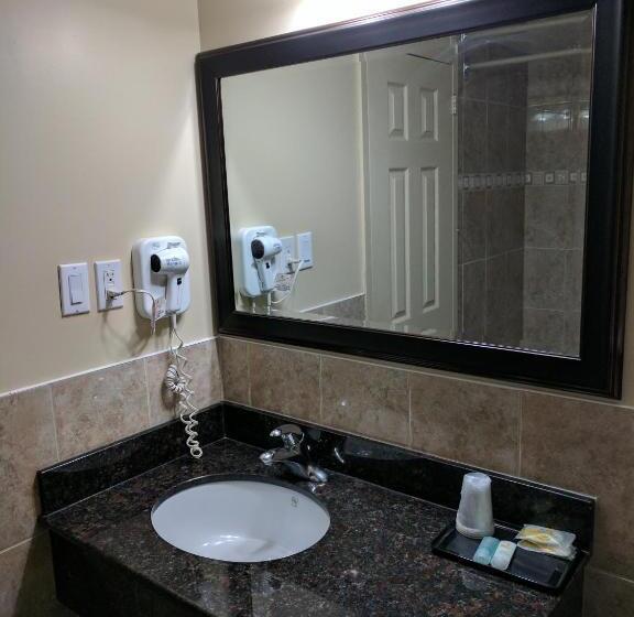 غرفة عائلية, Luxury Inn