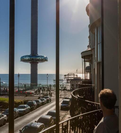 수피리어 룸, Pelirocco