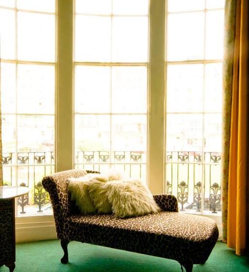 수피리어 룸, Pelirocco