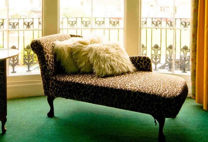 수피리어 룸, Pelirocco