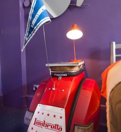 스탠다드 룸, Pelirocco