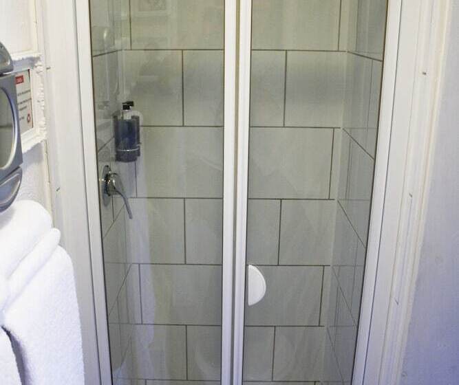 스탠다드 룸, Pelirocco