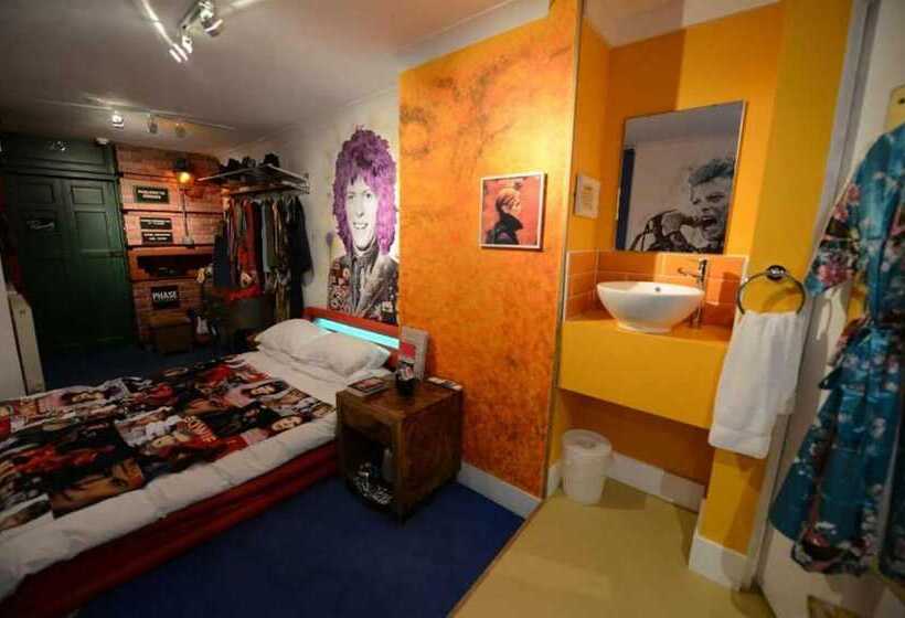 스탠다드 룸, Pelirocco