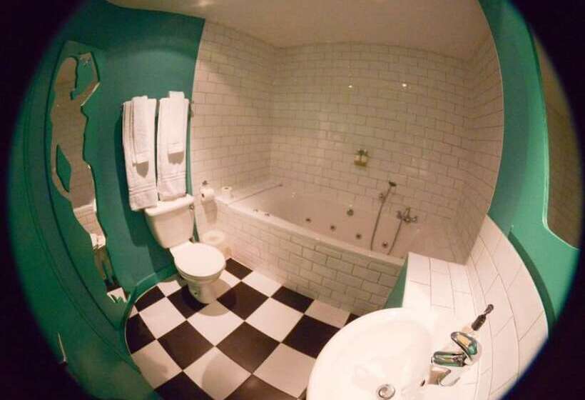 수피리어 룸, Pelirocco