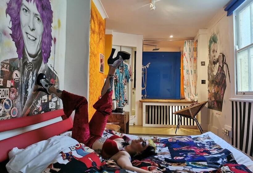 스탠다드 룸, Pelirocco