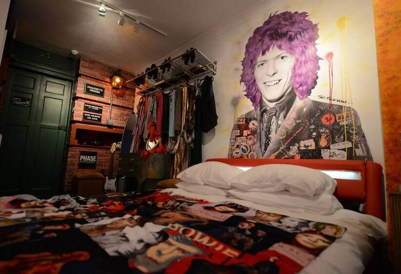 스탠다드 룸, Pelirocco