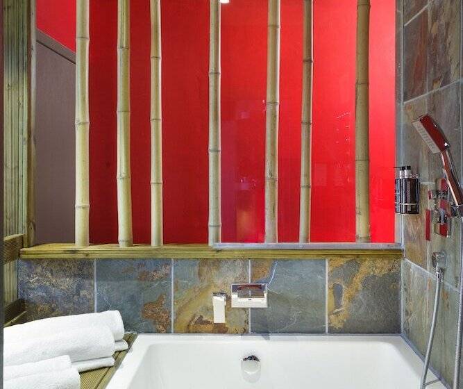 수피리어 룸, Pelirocco