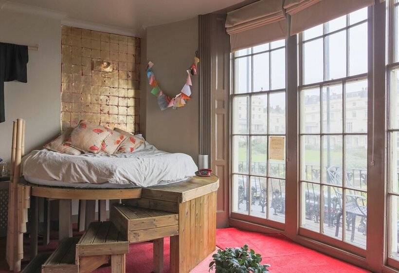 수피리어 룸, Pelirocco