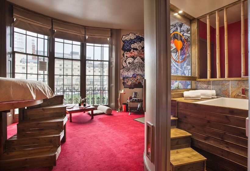 수피리어 룸, Pelirocco