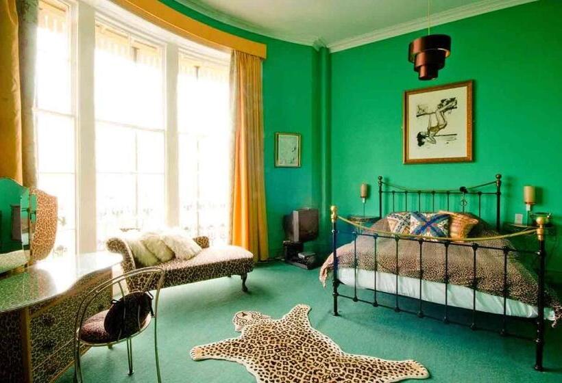 수피리어 룸, Pelirocco