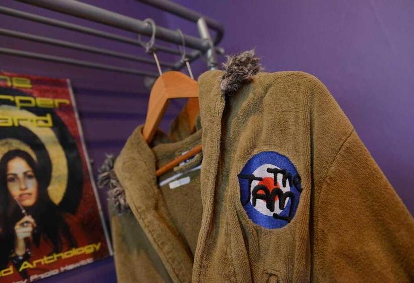 스탠다드 룸, Pelirocco