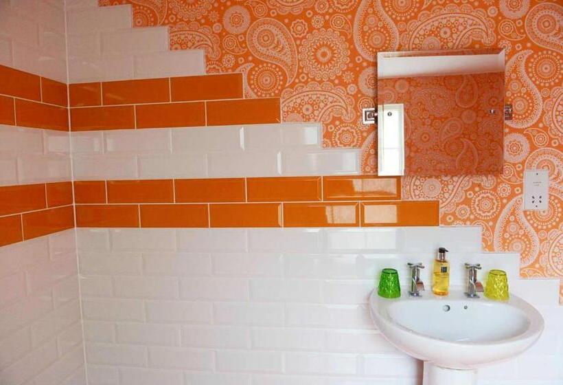 스탠다드 룸, Pelirocco