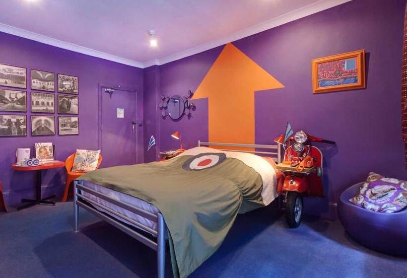 스탠다드 룸, Pelirocco