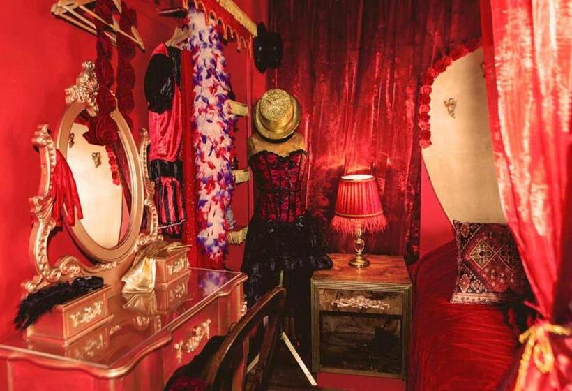 수피리어 룸, Pelirocco