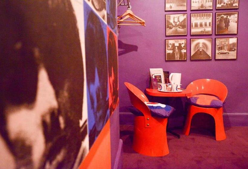 스탠다드 룸, Pelirocco