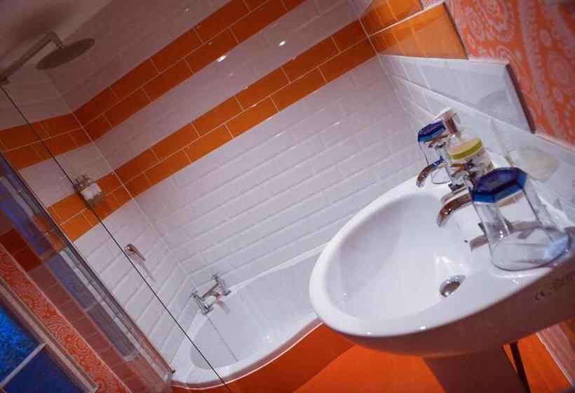 스탠다드 룸, Pelirocco