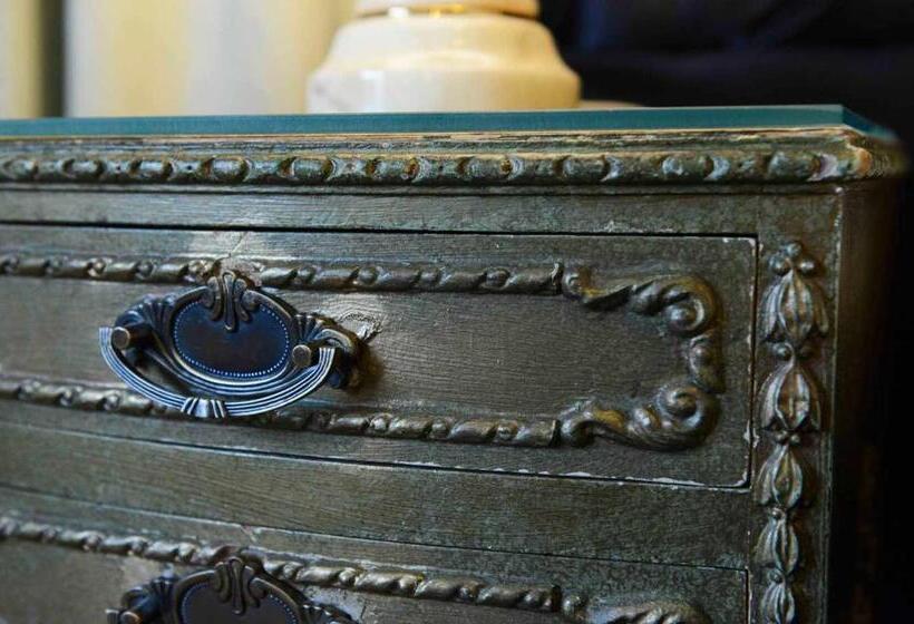 스탠다드 룸, Pelirocco