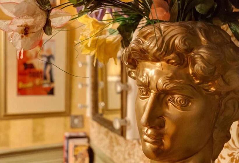 스탠다드 룸, Pelirocco