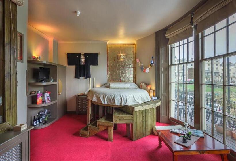 수피리어 룸, Pelirocco