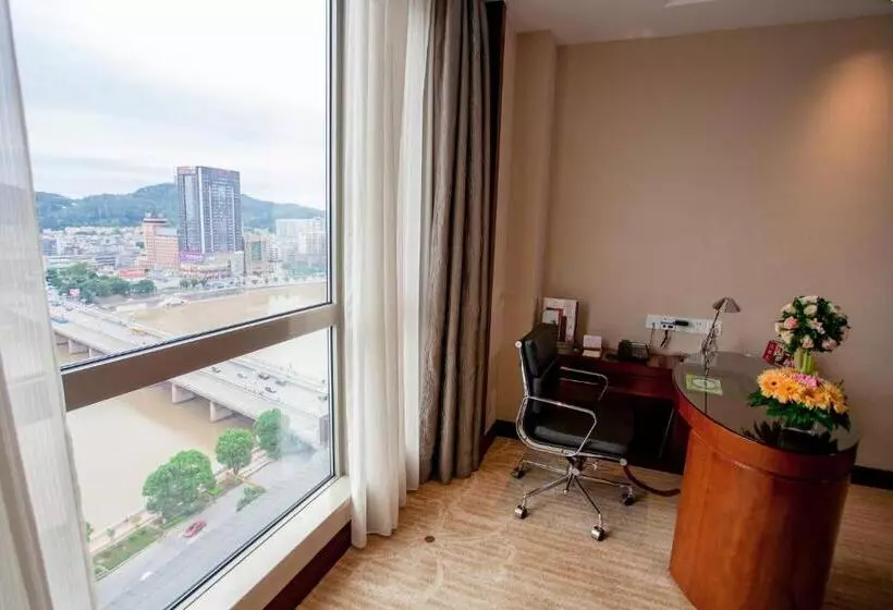 キングサイズベッドのスタンダードルーム, Ramada Plaza Shaoguan City Centre