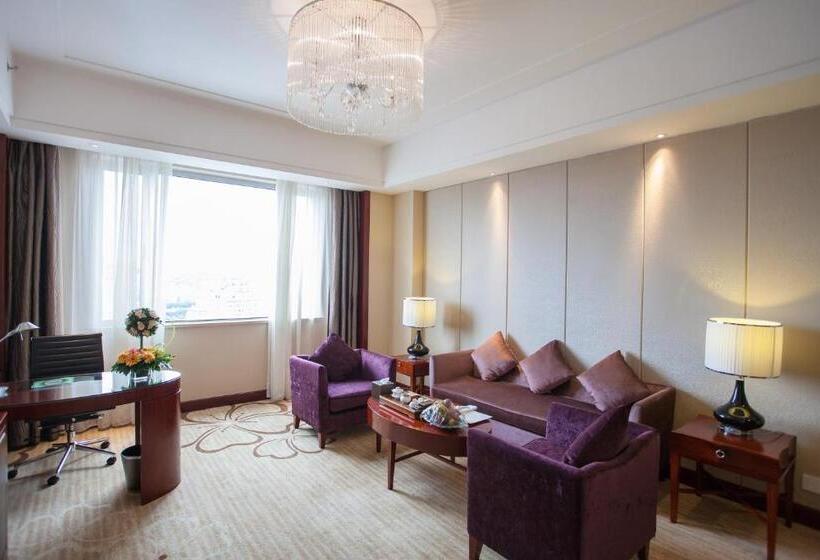 Люкс Deluxe Кровать Кинг, Ramada Plaza Shaoguan City Centre