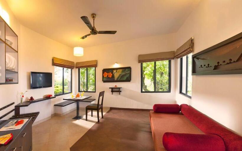 חדר פרמיום, Sterling Munnar