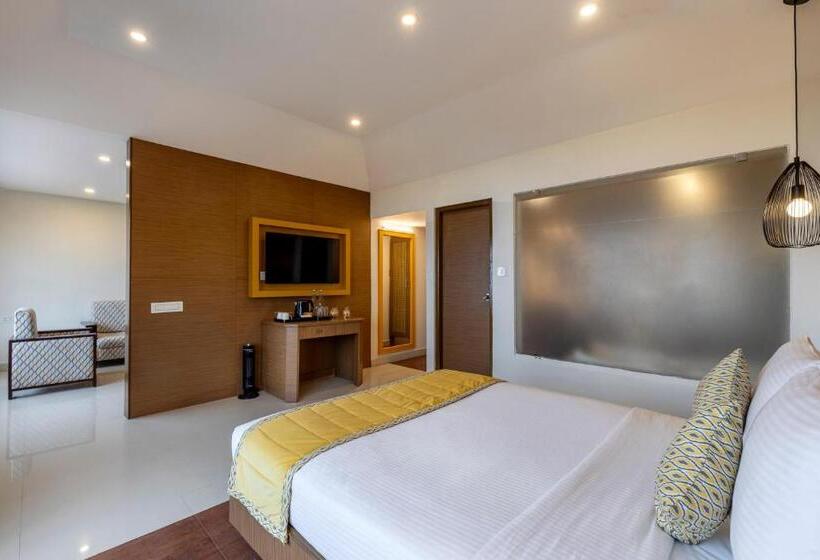 جناح عائلي, Sterling Munnar