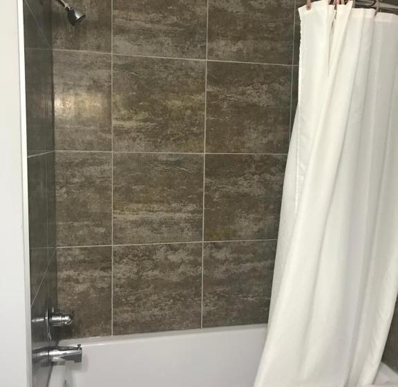 Семейный Номер, The Gables Inn