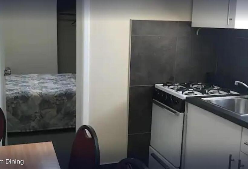 Семейный Номер, The Gables Inn