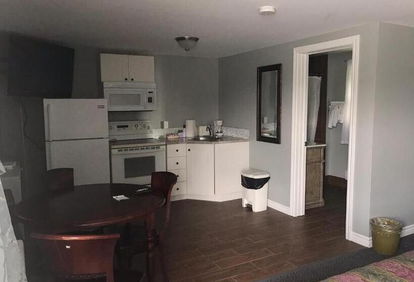 Номер Стандарт с Кухней, The Gables Inn