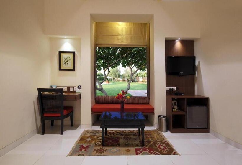 اتاق لوکس, Lemon Tree Hotel, Tarudhan Valley, Manesar