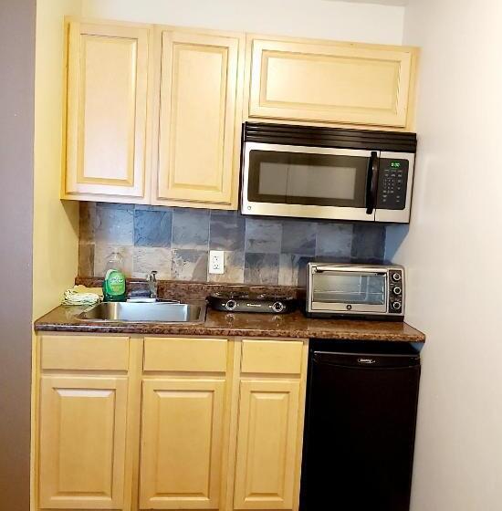 패밀리 스위트, Seely's Motel