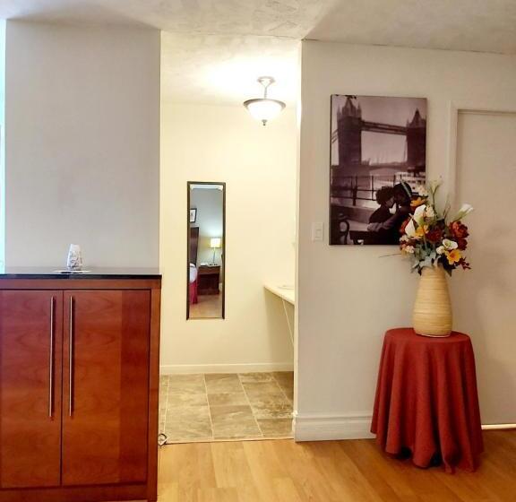 스위트, Seely's Motel