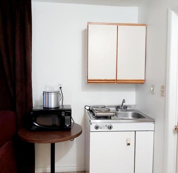 스탠다드 스튜디오, Seely's Motel