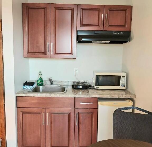 스탠다드 룸 더블 침대 2개, Seely's Motel