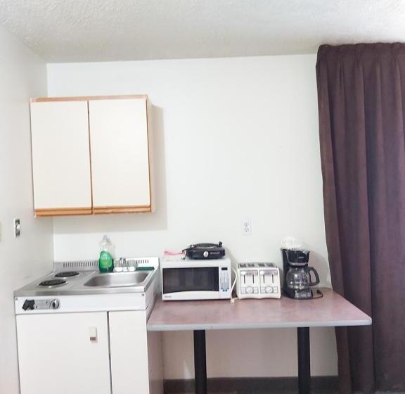 스탠다드 스튜디오, Seely's Motel