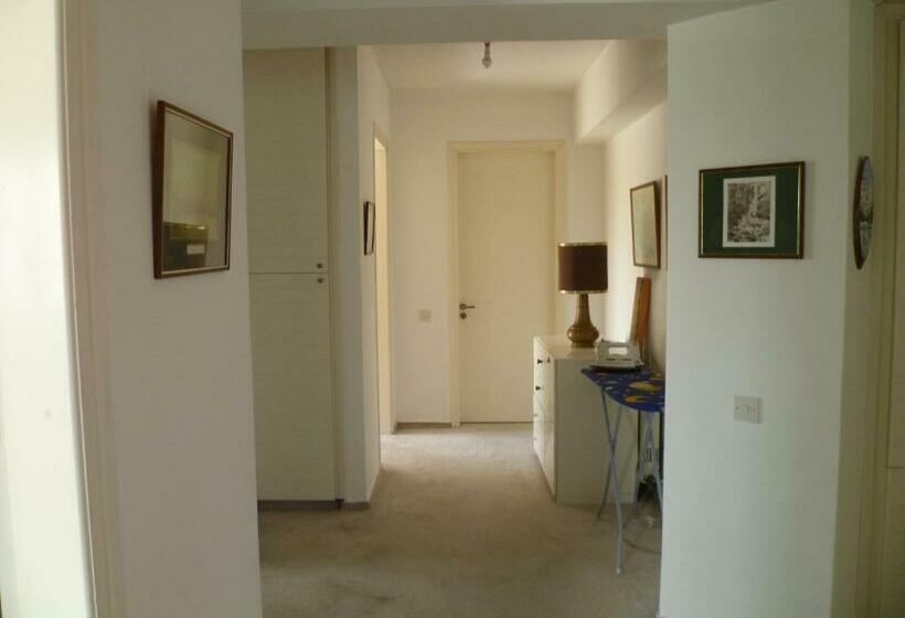 اتاق استاندارد, Room In Guest Room   Datacom House   The Sky Blue Room