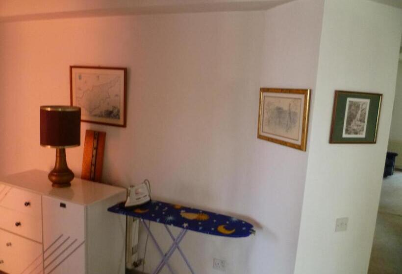 اتاق استاندارد, Room In Guest Room   Datacom House   The Sky Blue Room