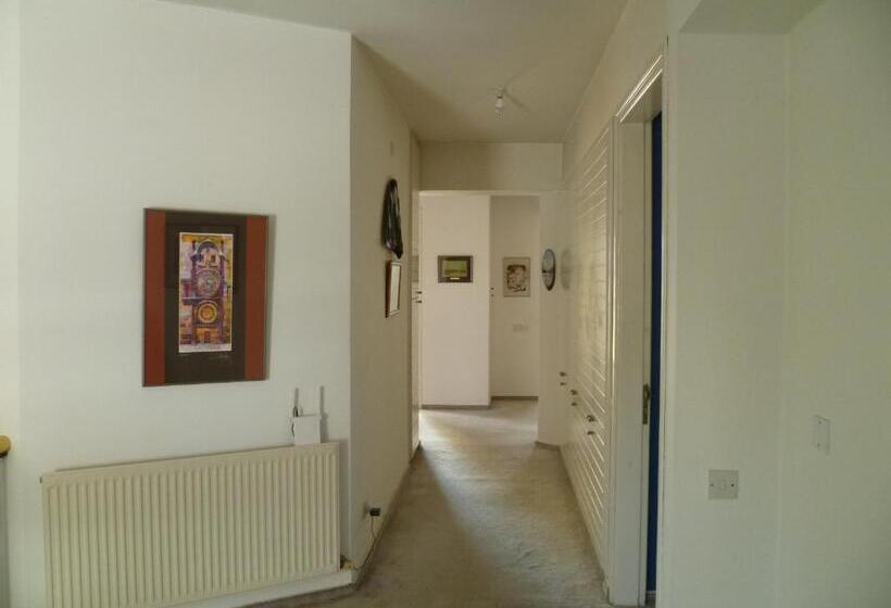 اتاق استاندارد, Room In Guest Room   Datacom House   The Sky Blue Room