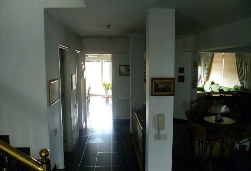 اتاق استاندارد, Room In Guest Room   Datacom House   The Sky Blue Room