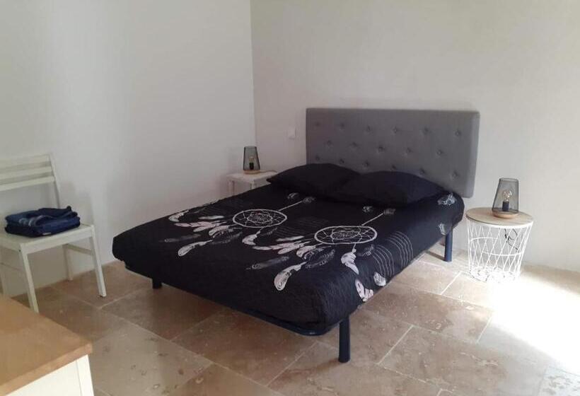 منزل 3 غرف نوم, Maison A Bizanet Avec Piscine