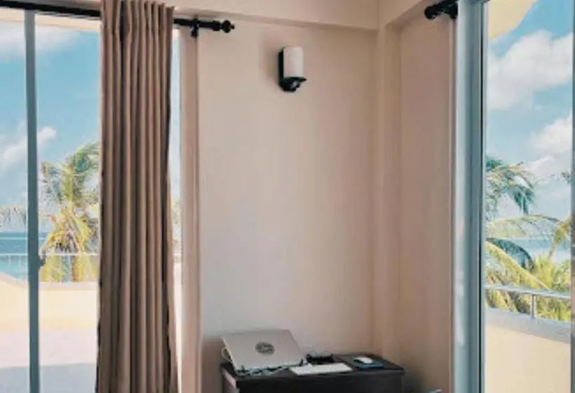 اتاق لوکس با بالکن و چشم‌انداز دریا, Noah Private Beach House